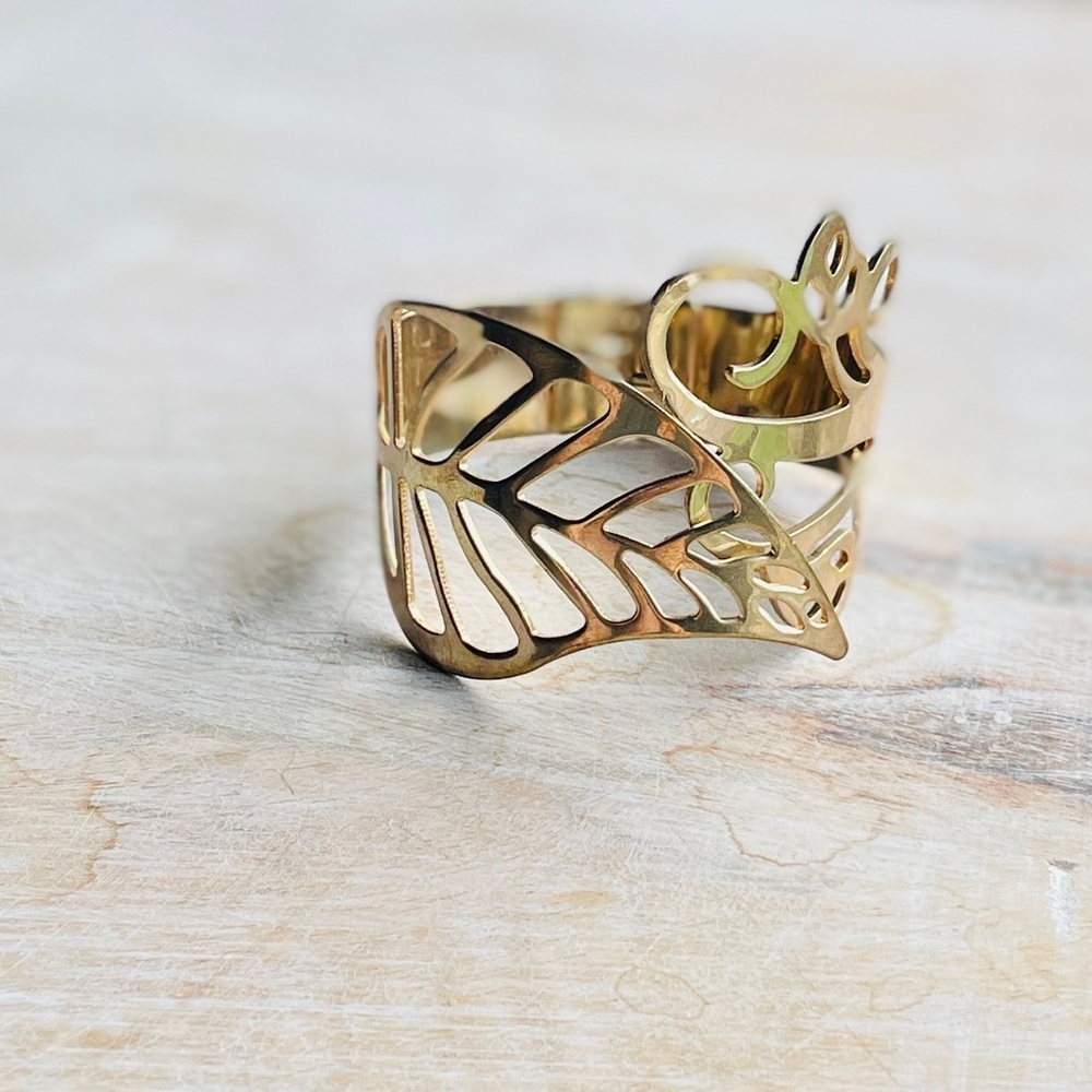 💚 Gold Cuff Bracelet NWOT - Picture 3 of 6
